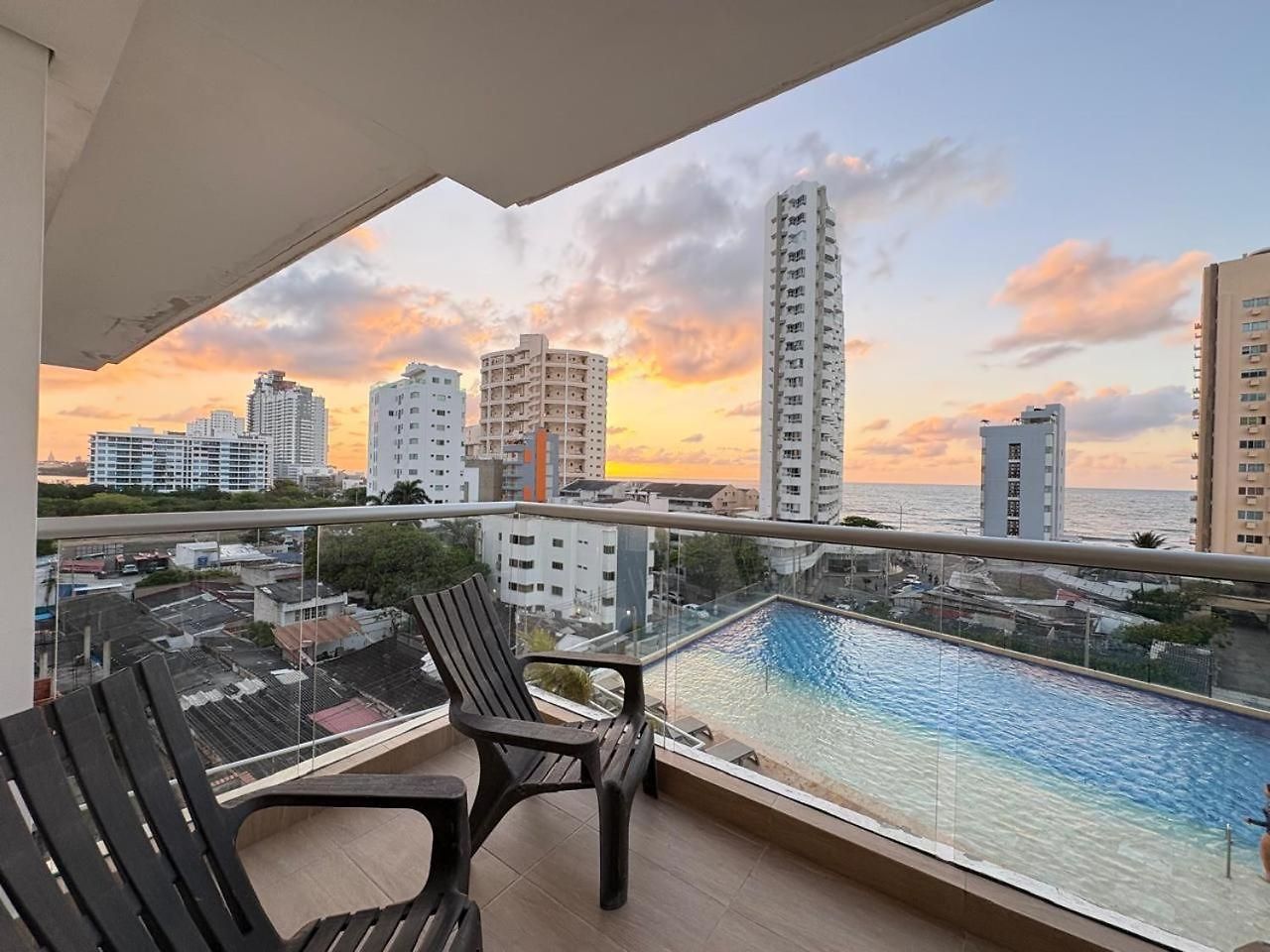 Apartment 3br Wifi Ac Pool Parking And Sea 5 Minutos Centro Historico Cartagena